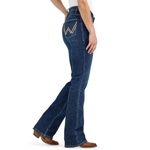 Wrangler Women's Willow Bootcut Stretch Mid Rise Slim Fit Riding Jean 29x36 - Picture 1 of 7